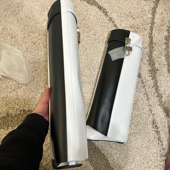 NEW Limited Edition Givenchy Disney Shark Lock Boot - Picture 9 of 15